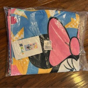 Disney Kids Beach Towel with Minnie Mouse in Pink and Blue NEW